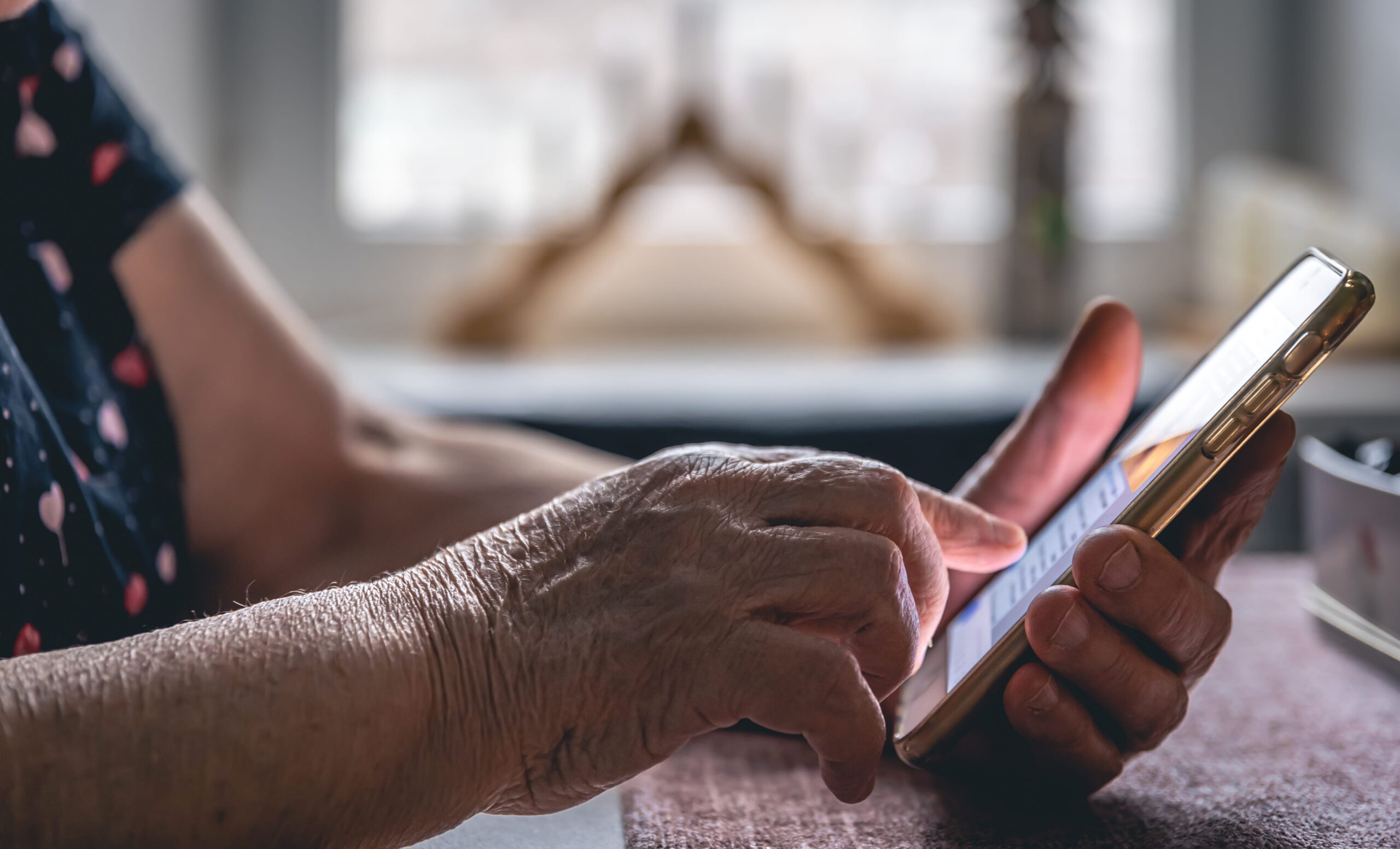 Family members receiving an alert after a missed daily check-in call
