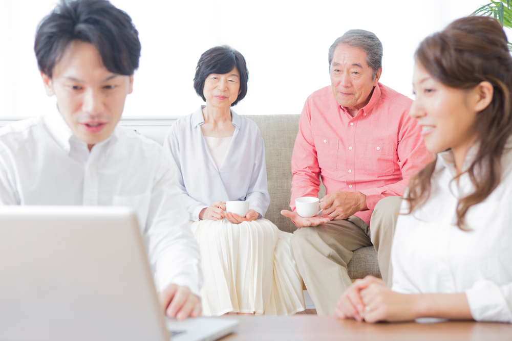 How to Create a Family Emergency Contact Plan for an Aging Parent