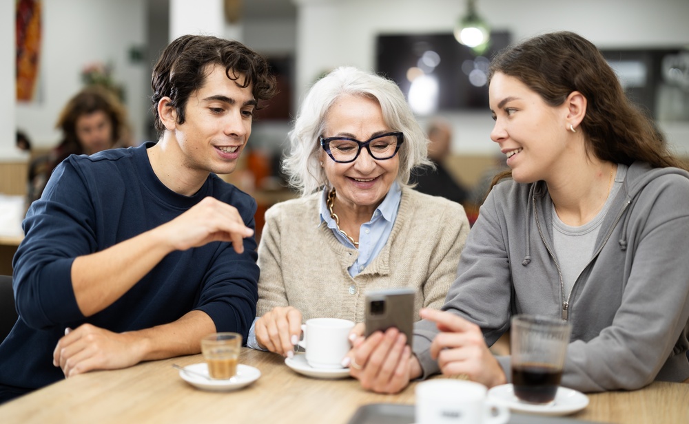 How Caregiver Apps Keep Families in the Loop
